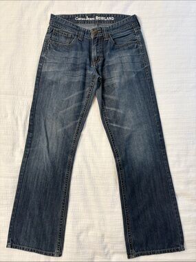 GUC Guess Rowland Men’s Straight Leg Jeans in a Medium Washed Blue Tone